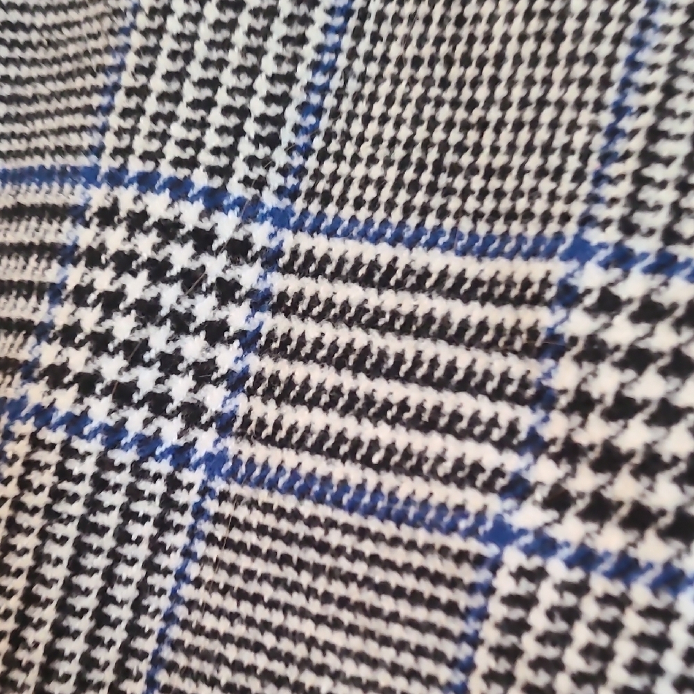 Black & White Plaid Cropped Jacket - Picture 9 of 16